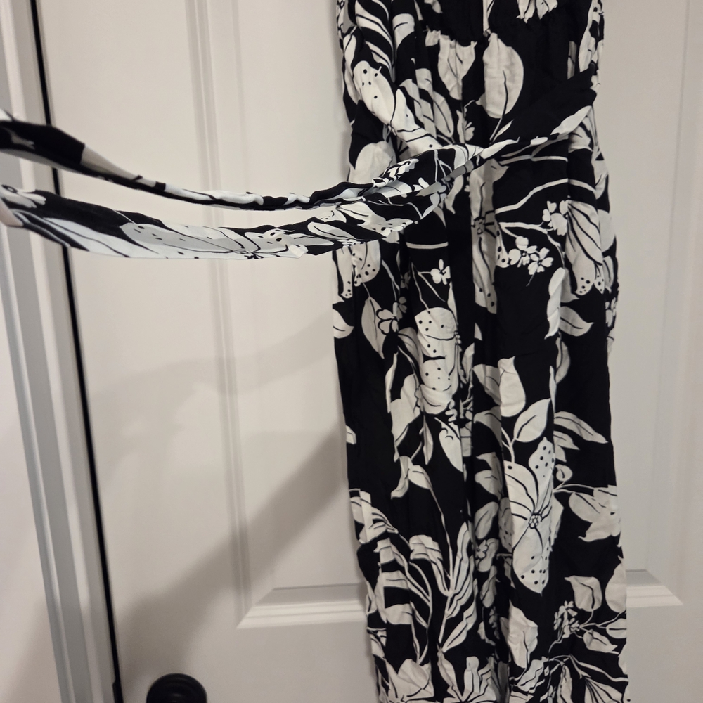 City Chic Black and White Floral Jumpsuit NWT Size 12 - Picture 2 of 4